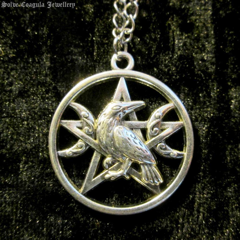 Solve Coagula Jewellery - Triple Moon Pentacle and Crow Collier - Couleur argent